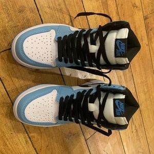 Nike Air Jordan 1 University Blue